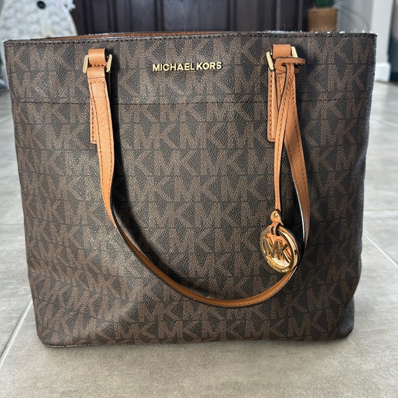 Michael Kors Handbags - Michael Kors Morgan Signature Medium Brown Tote Bag Handbag -Excellent Condition